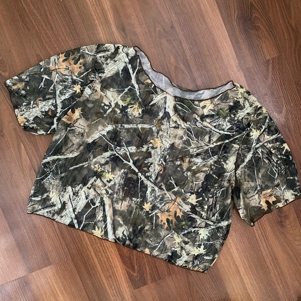 Cropped Camouflage Women's Top - Picture 2 of 5